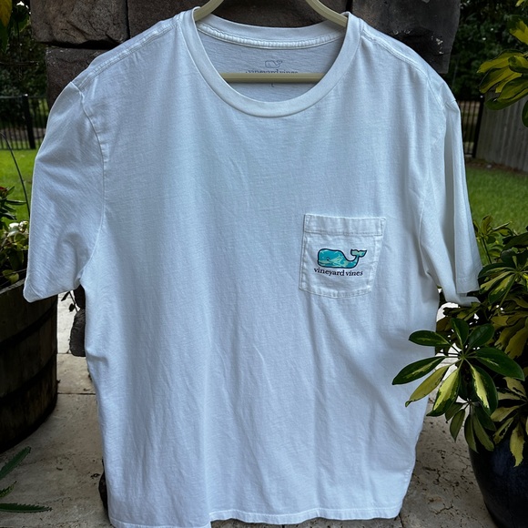 Vineyard Vines Men’s Wahoo Fish Tshirt L - Picture 2 of 3